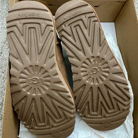 Women’s UGG Classic Ultra Mini Boot NWOT - Picture 2 of 5